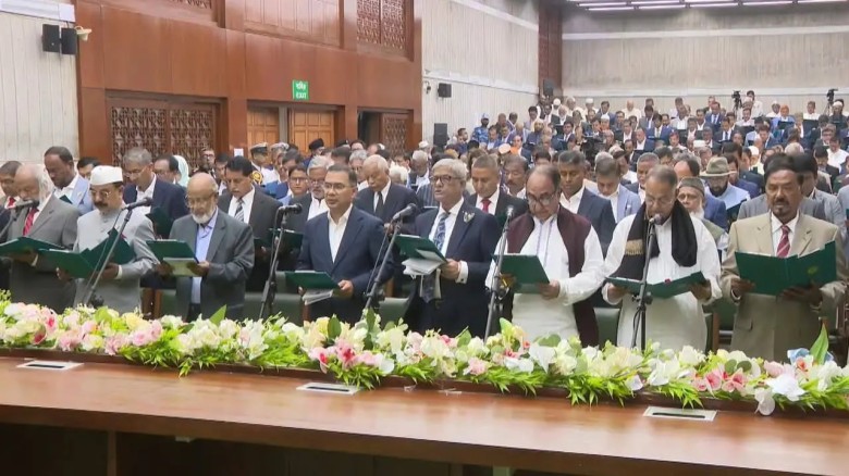 শপথের পরপরই নতুন মন্ত্রিসভায় ডাক পেলেন যাঁরা